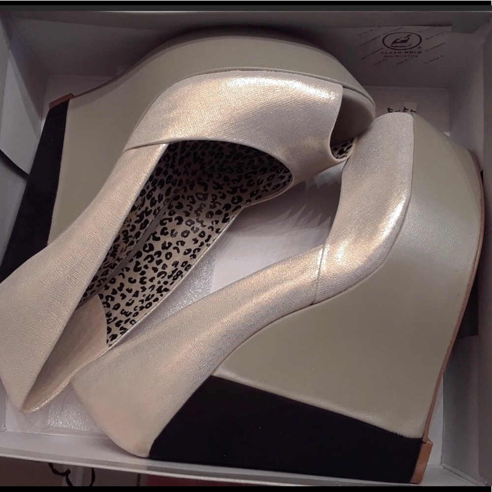 Jessica Simpson Wedges